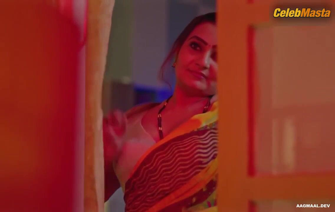 Priya Roy Tits Scene From Chitthi - Photo 1 of 5 photo 4
