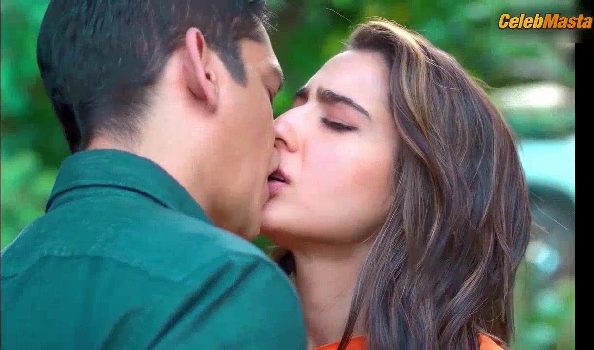 Sara Ali Khan ’s Underwear Scene In Murder Mubarak - Photo 2 of 5 photo 1