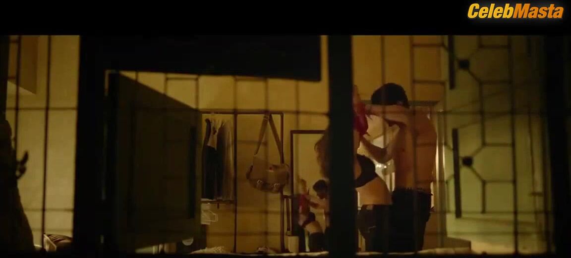 Sara Ali Khan ’s Sexy Scene From Love Aaj Kal - Photo 1 of 5