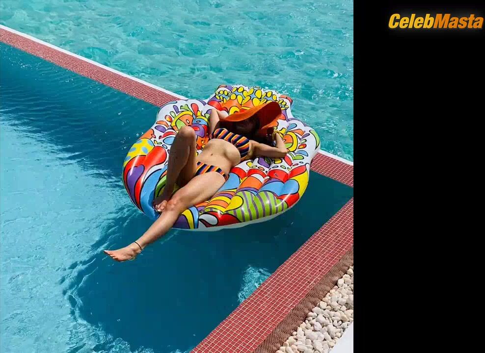 Sara Ali Khan Tits Scene, Hot Sexy Bold October December - Photo 2 of 5