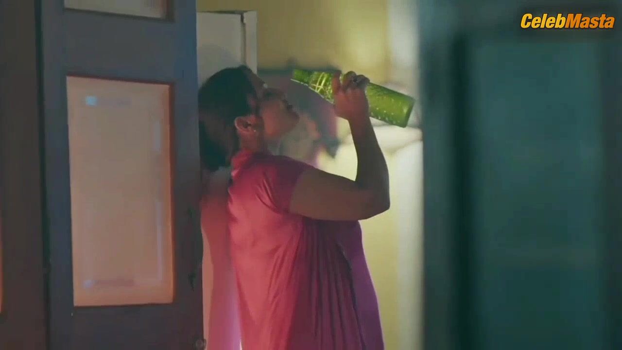 Priya Gamre Hot Scene In Matki - Photo 2 of 5 photo 1