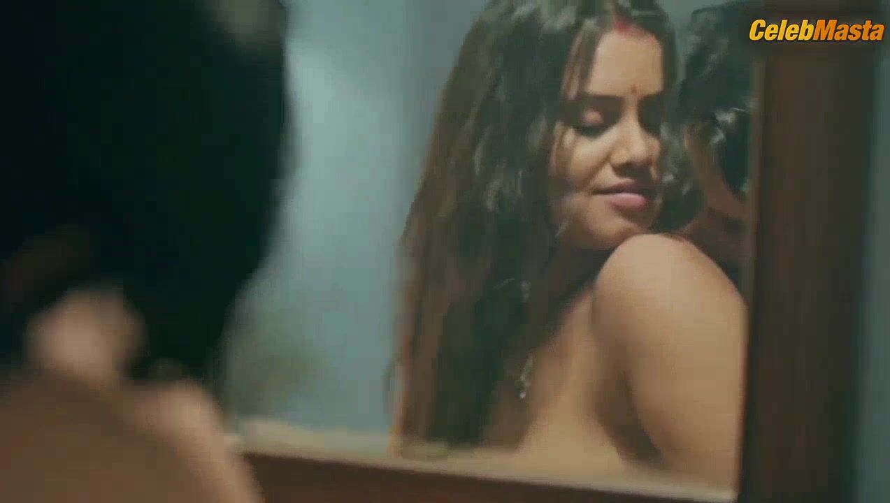 Priya Gamre Hot Scene In Matki - Photo 2 of 5 photo 5