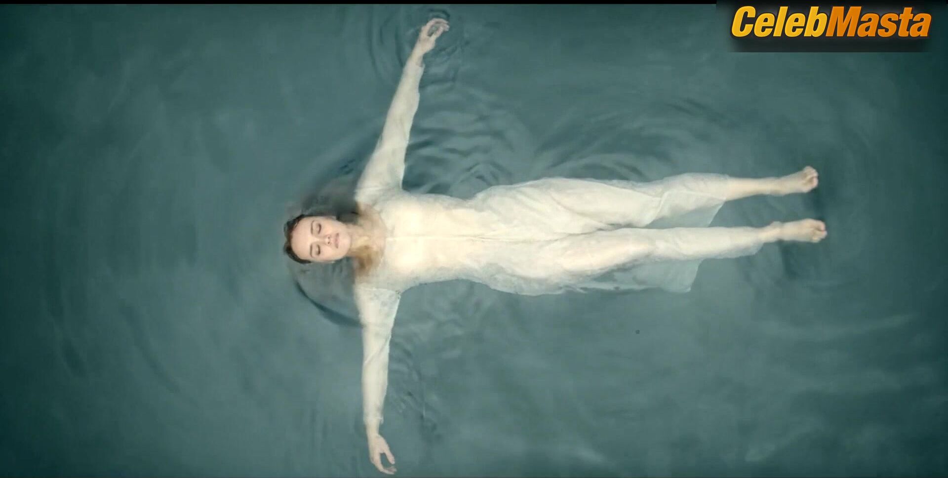 Olivia Cooke Shows Skin In Scene In House Of The Dragon - Photo 1 of 5