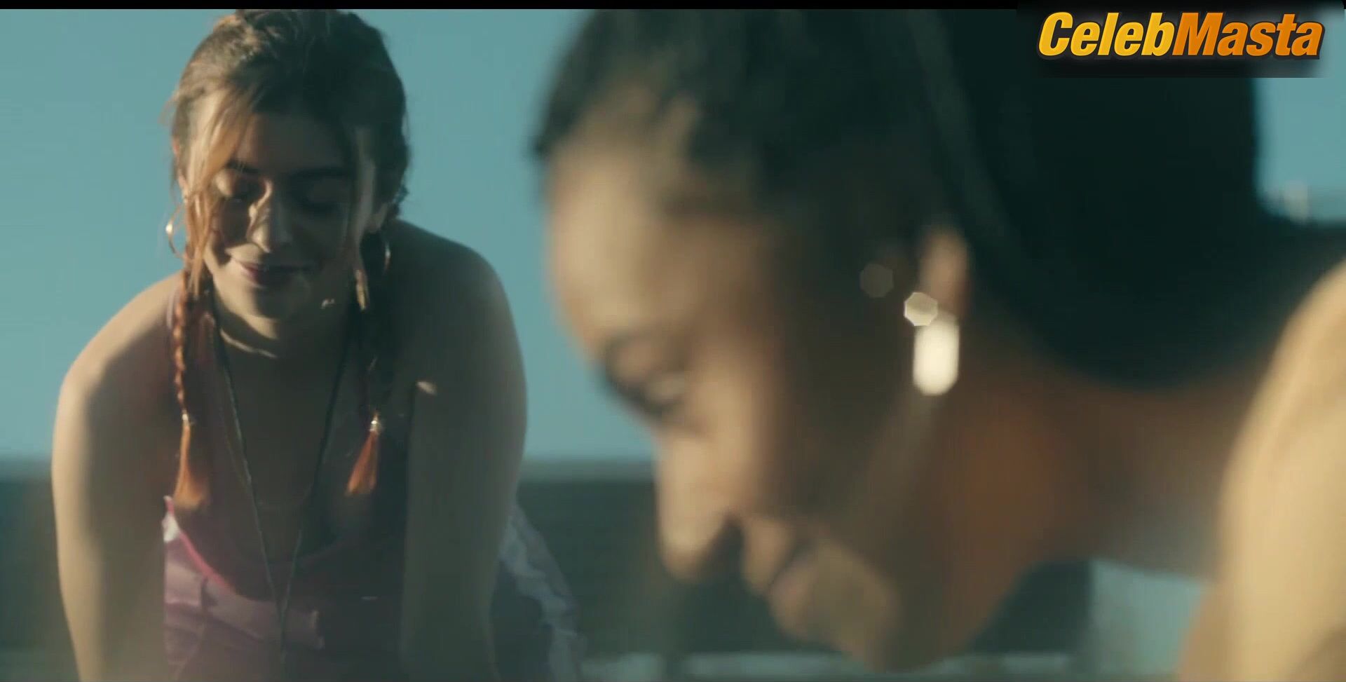 Clara Galle Reveals Tits In Olympo Scene - Photo 2 of 5 photo 1