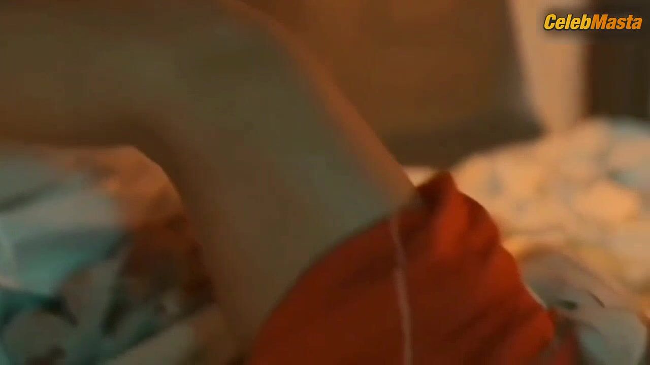 Priya Gamre Boobs Scene In Matki Part 2 - Photo 3 of 5 photo 1