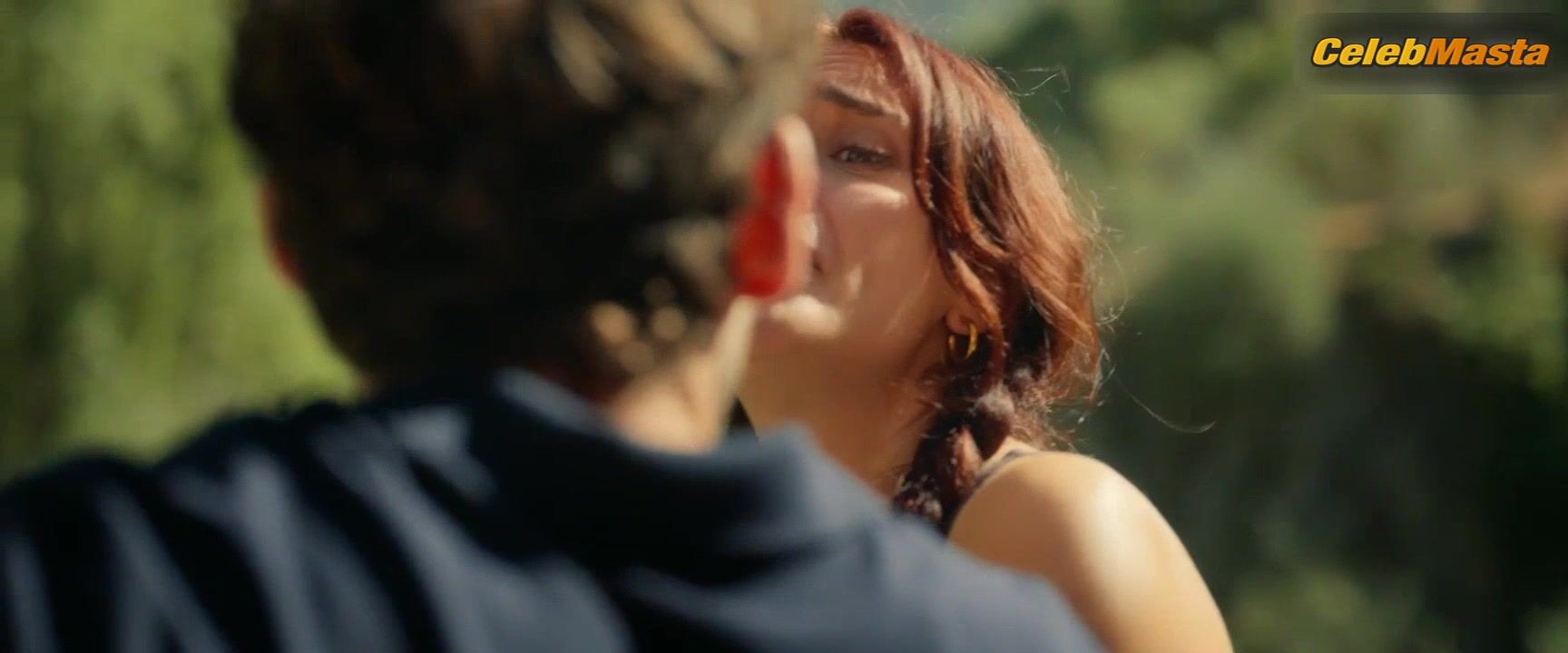 Olivia Cooke Shows Hot Scene In The Girlfriend - Photo 2 of 5
