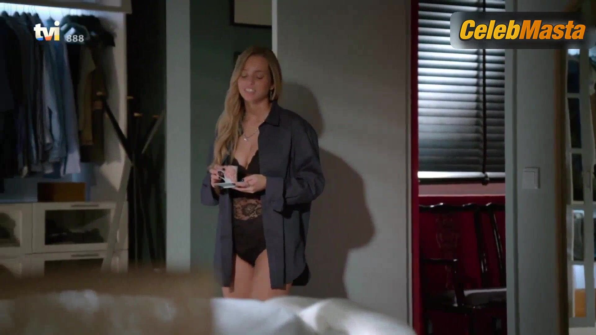 Margarida Corceiro ’s Sexy Scene From Quero E Viver - Photo 3 of 5 photo 1