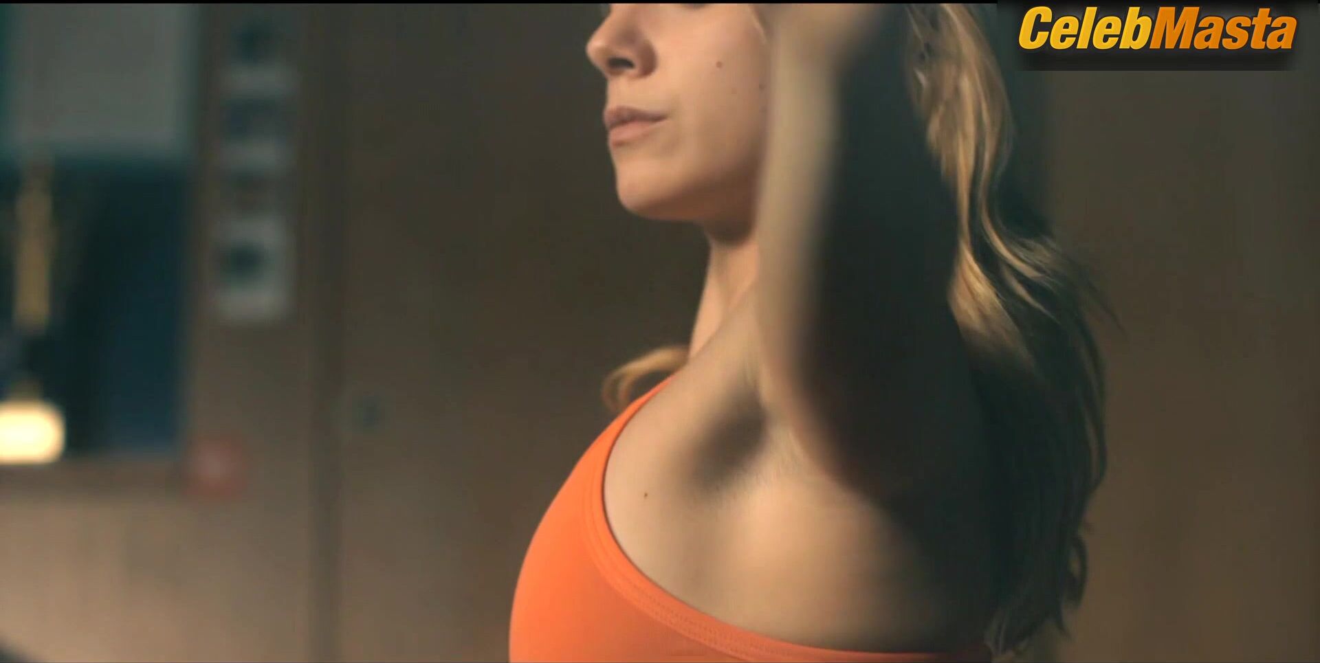 Clara Galle Shows Off In Olympo Scene - Photo 2 of 5