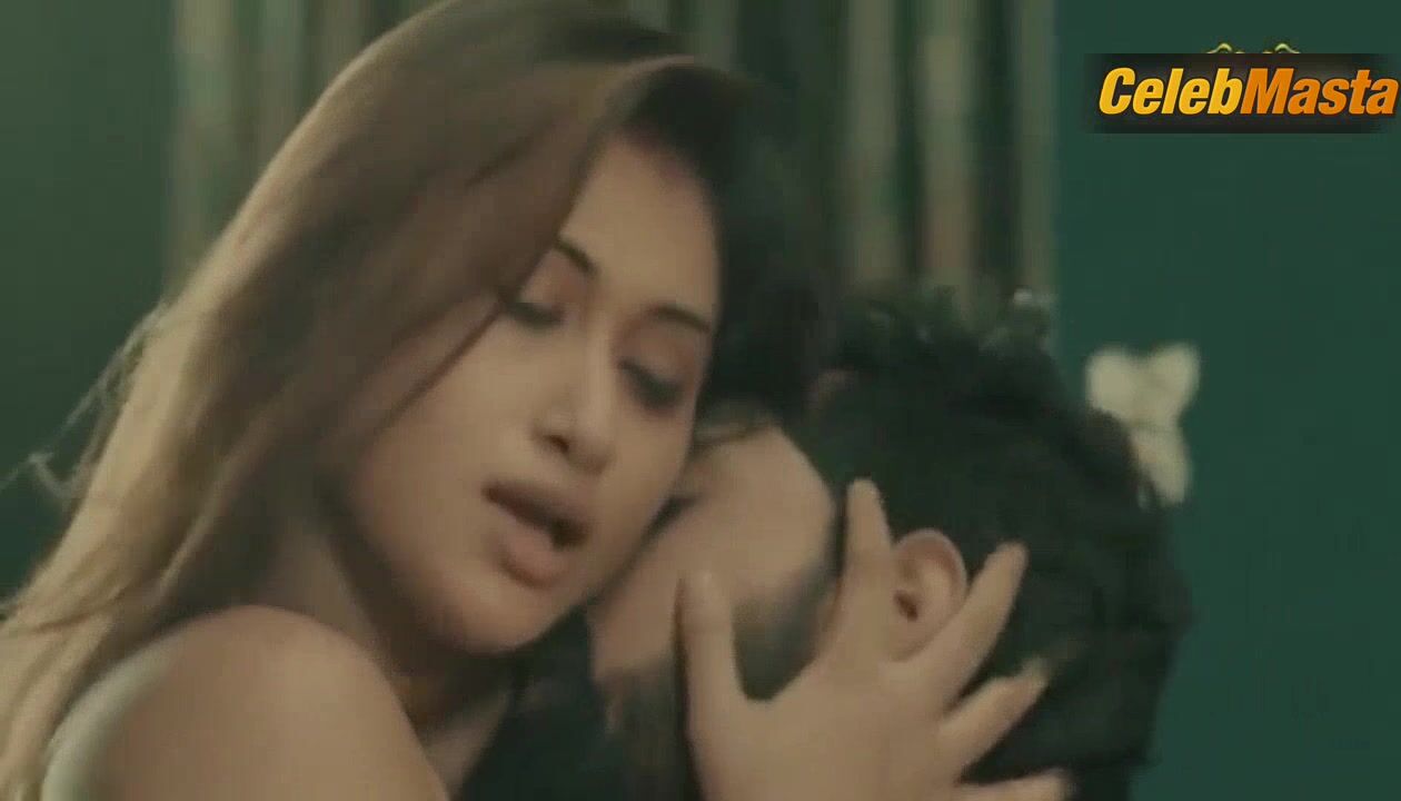 Priyanka Biswas Boobs Scene In Socketwali - Photo 1 of 5 photo 4