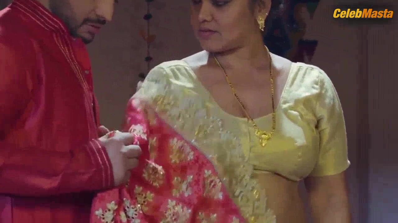 Priya Gamre ’s Sexy Scene From Maa Devrani Beti - Photo 1 of 5 photo 2
