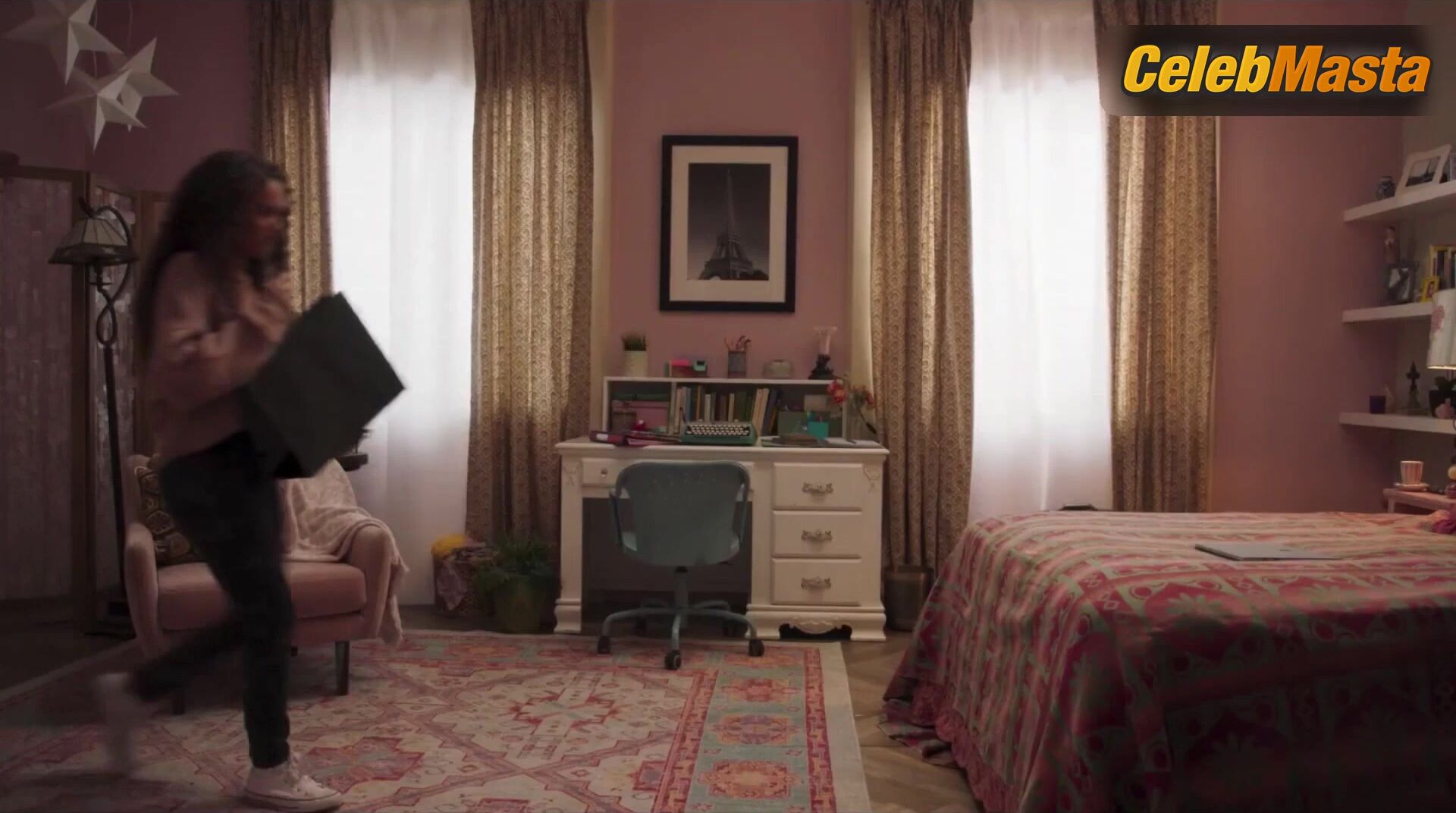 Madison Pettis Sexy Scene From American Pie Presents - Photo 1 of 5