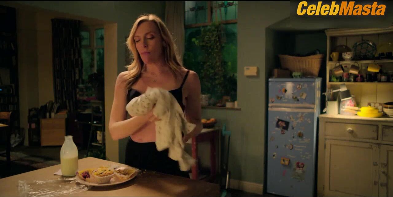 Toni Collette Shows Underwear In A Wanderlust Scene - Photo 2 of 5 photo 1