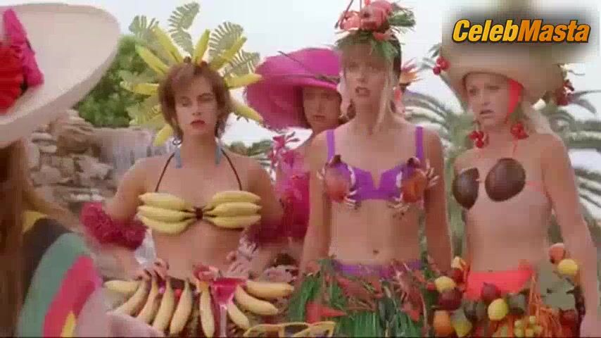 Toni Collette ’s Sexy Scene From Muriel’s - Photo 1 of 5 photo 2