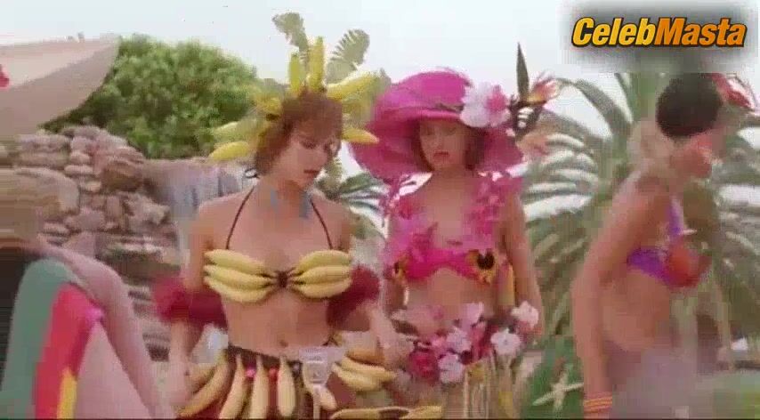 Toni Collette ’s Sexy Scene From Muriel’s - Photo 1 of 5 photo 4