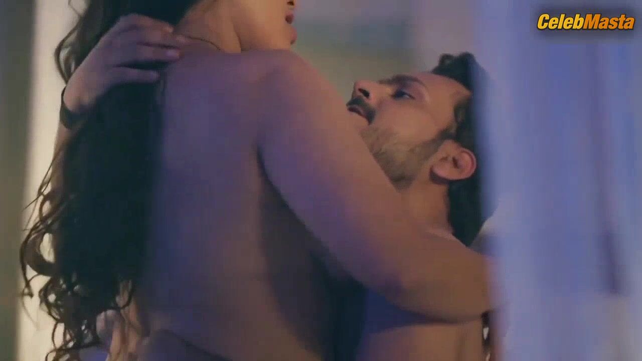 Priya Gamre Bares Sexy Scene In Matki - Photo 2 of 5 photo 5