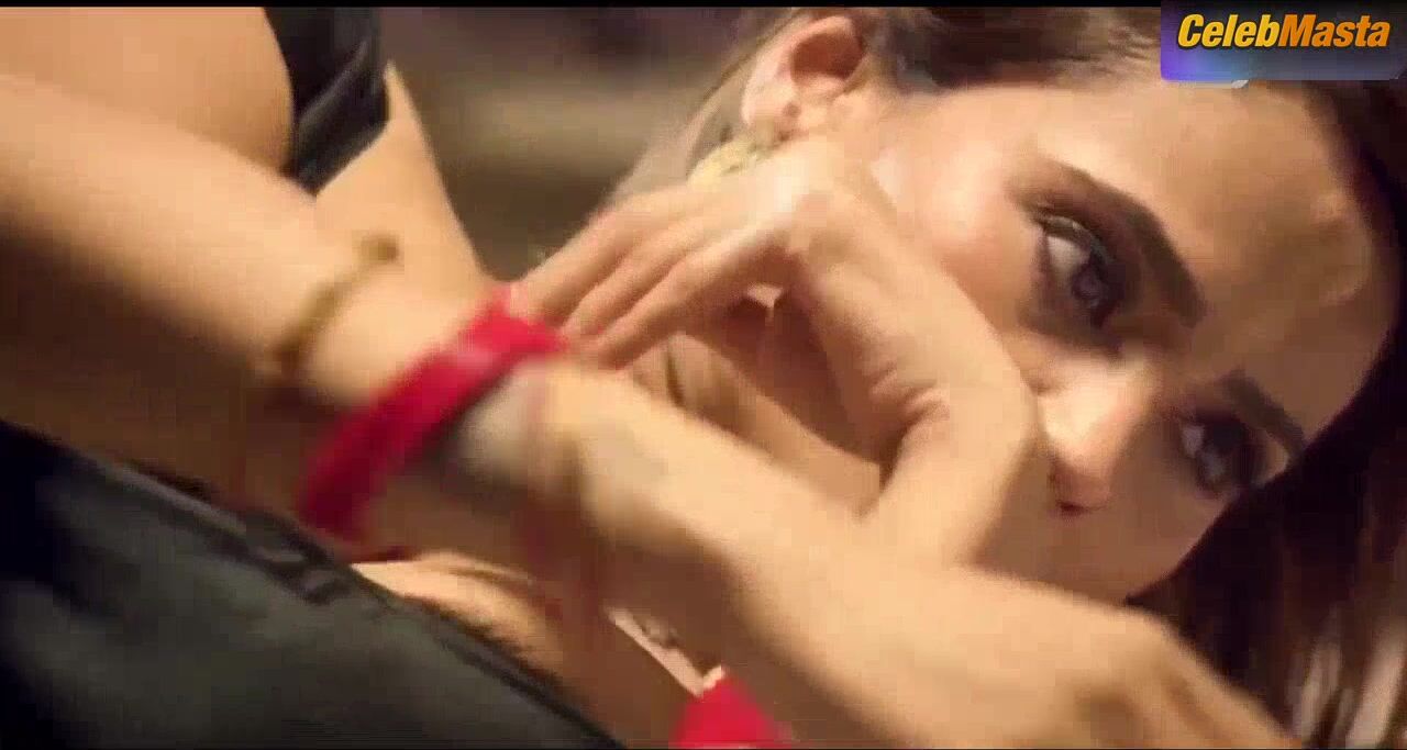 Jinnie Jaaz Tits, Underwear Scene From Pyar Ki Tadap - Photo 2 of 5