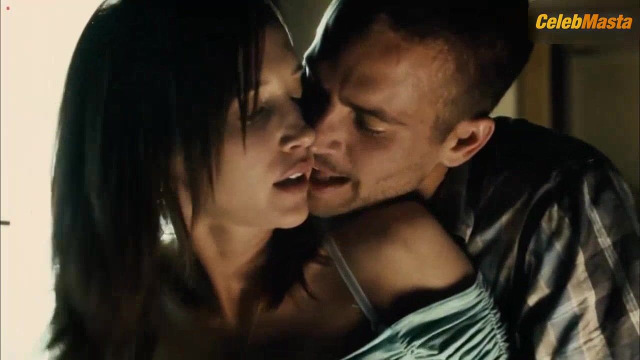 Vera Farmiga ’s Booty, Underwear Scene In Running - Photo 1 of 5 photo 2
