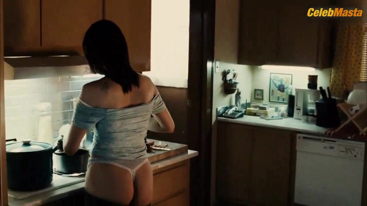 Vera Farmiga ’s Booty, Underwear Scene In Running - Photo 1 of 5 photo 5