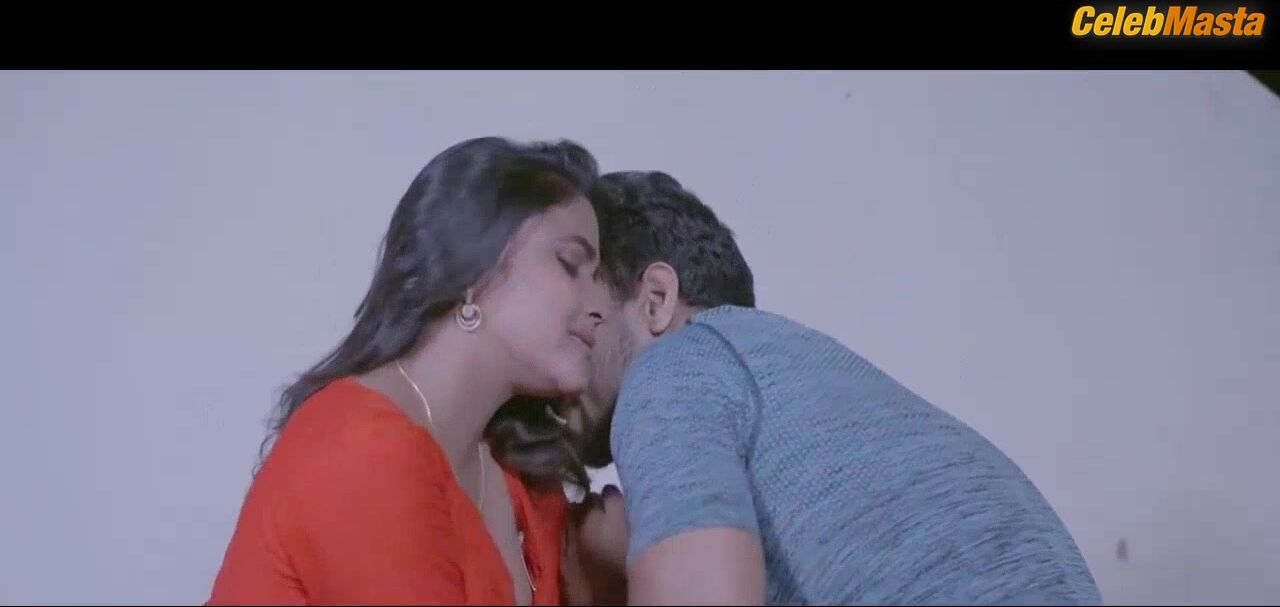 Mahi Kamla Lesbian, Boobs Scene In Mastram Ki Sundari - Photo 2 of 5