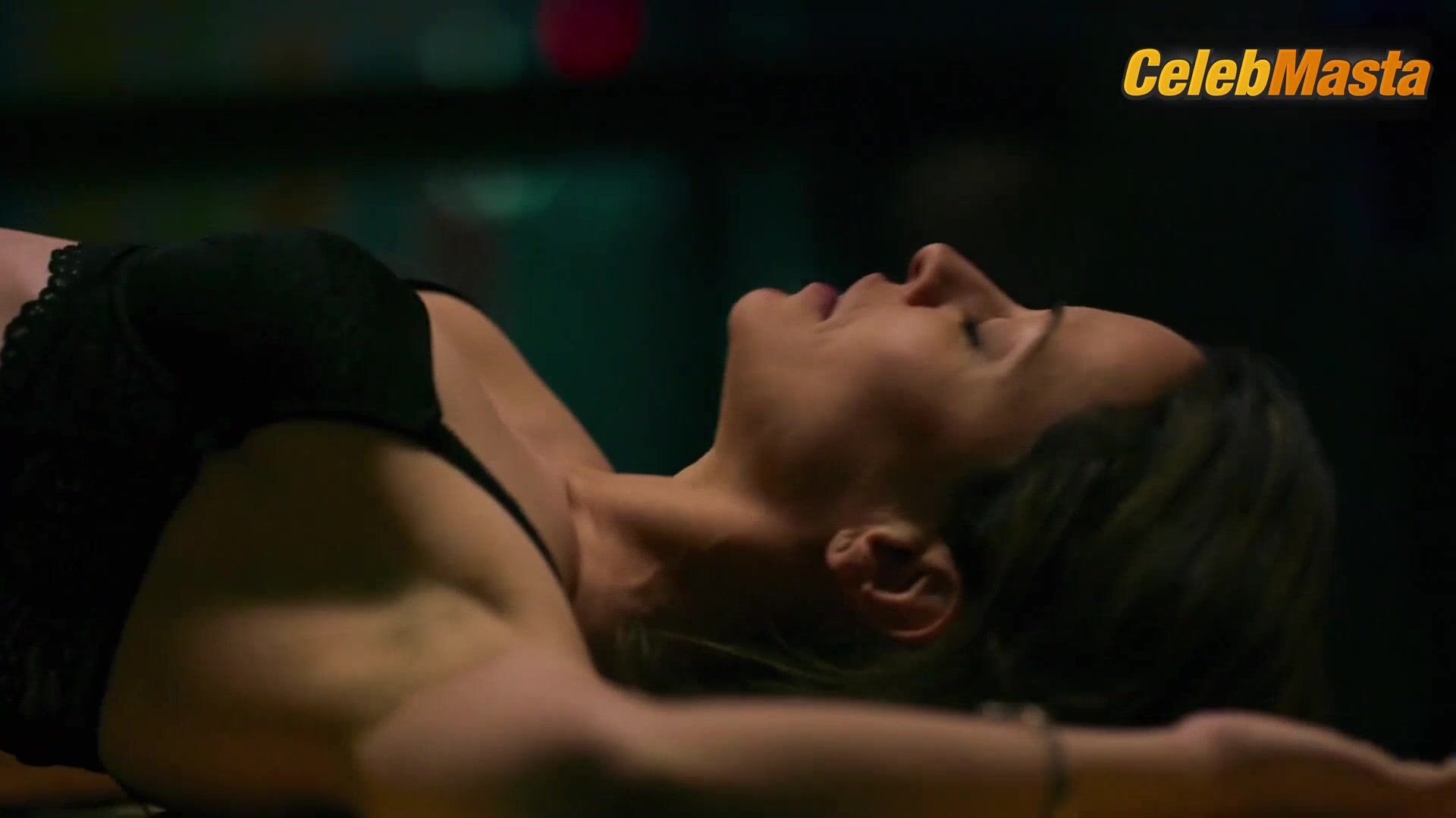 Emmanuelle Vaugier Sexy Scene From Psycho Intern - Photo 1 of 5 photo 2