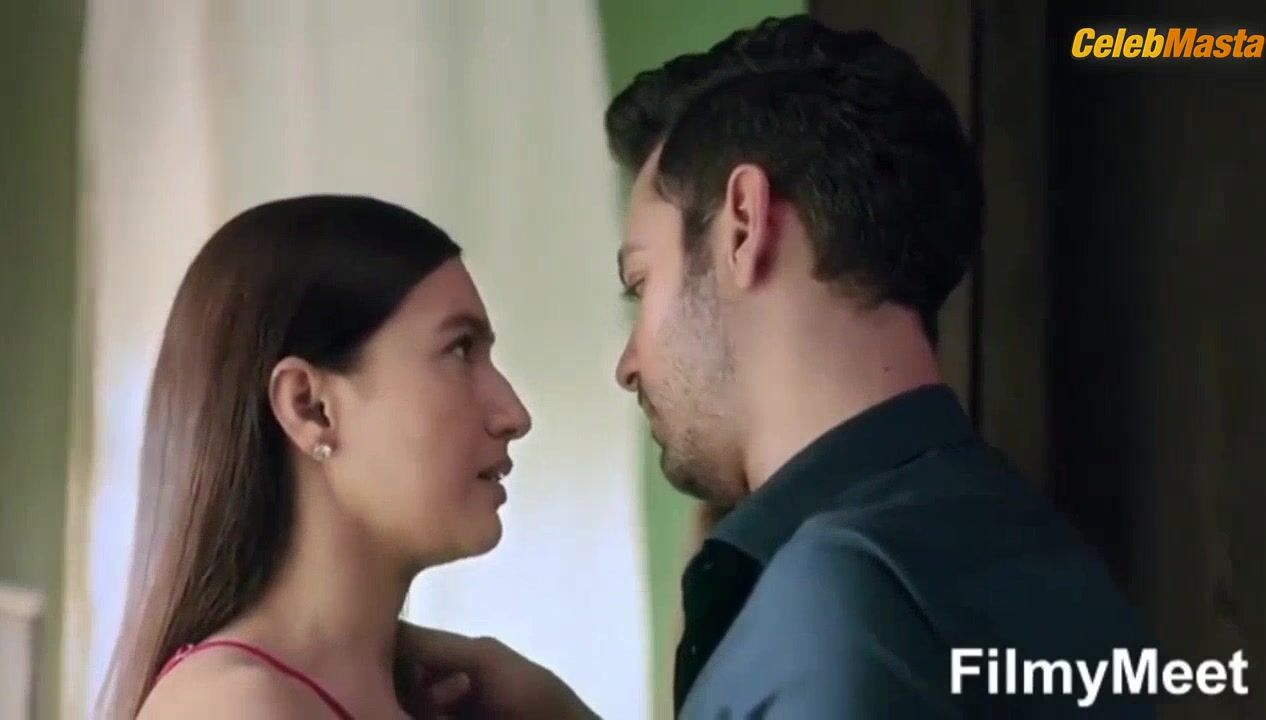 Gauhar Khan Sexy Scene From Salt City - Photo 1 of 5 photo 5