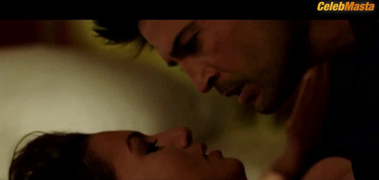 Gauhar Khan ’s Thong Scene In Fever - Photo 2 of 5 photo 5