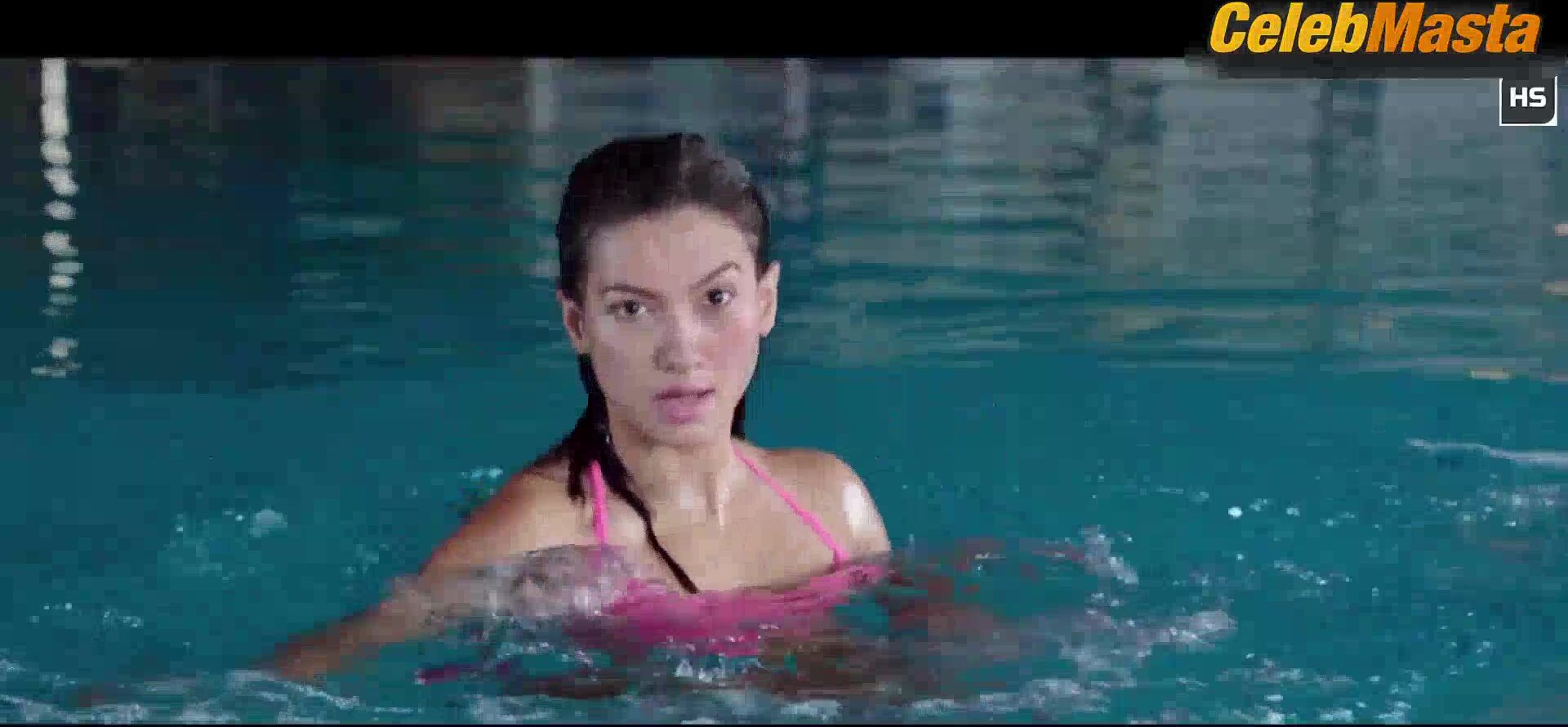 Gauhar Khan Hot Scene In Fever - Photo 2 of 5 photo 5