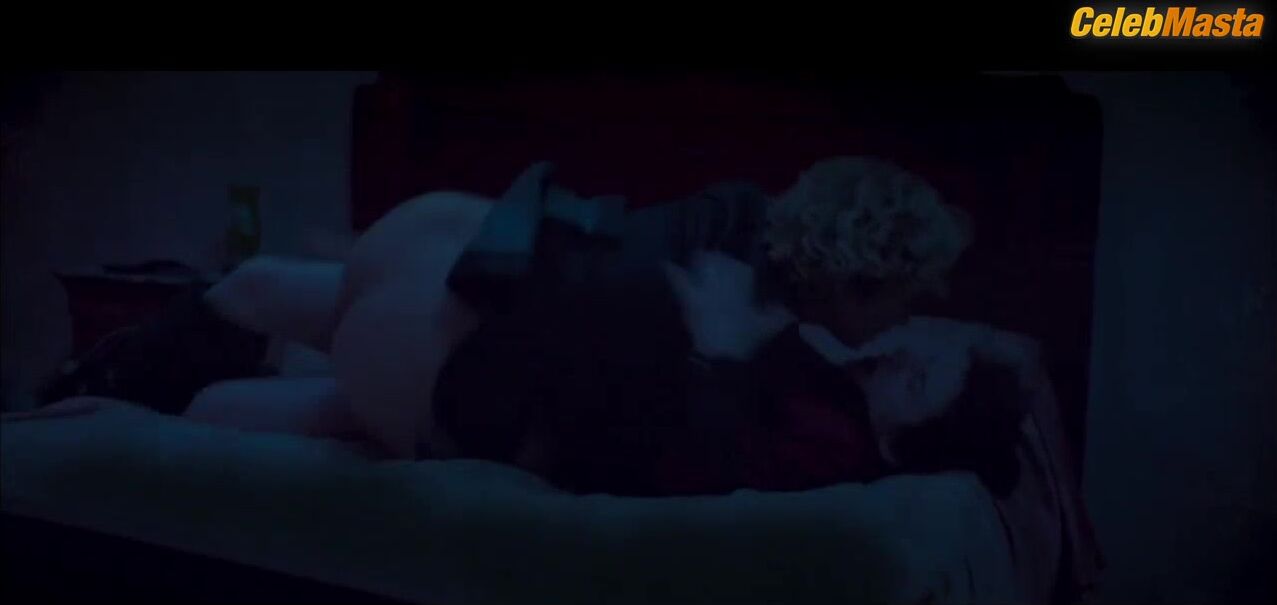 Cecile De France Boobs, Bush Scene In La Passagere - Photo 1 of 5 photo 2