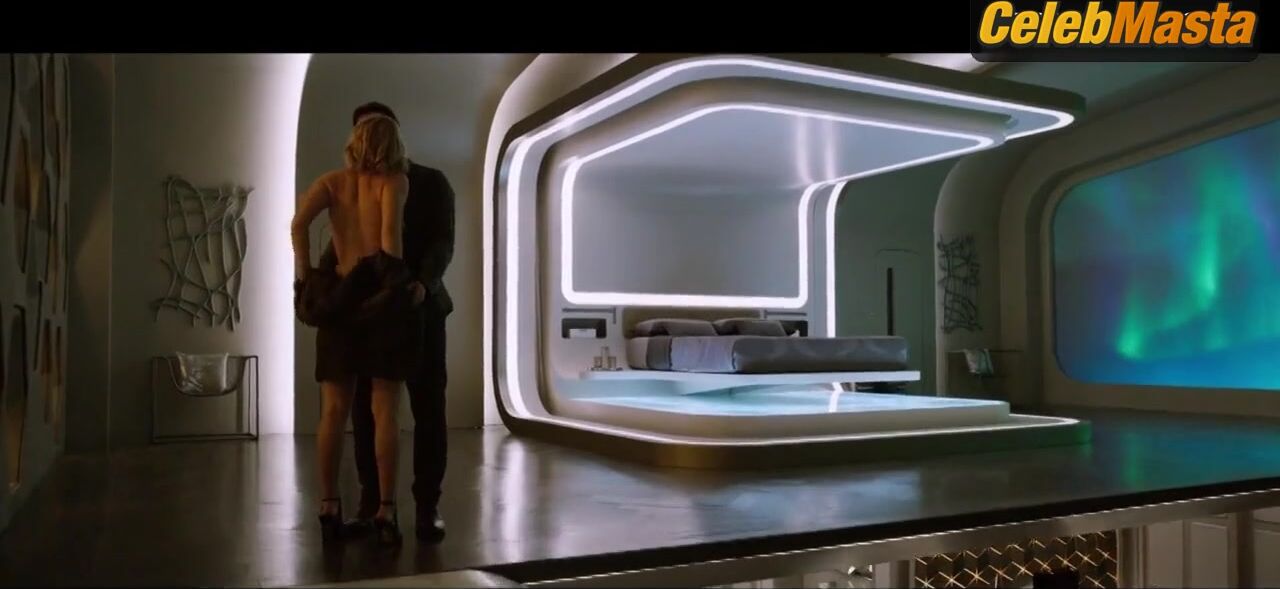 Jennifer Lawrence Underwear Scene From Passengers - Photo 2 of 5 photo 3