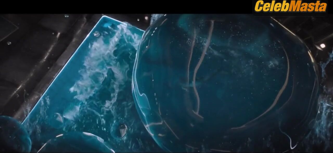 Jennifer Lawrence Hot Scene From Passengers - Photo 2 of 5 photo 3