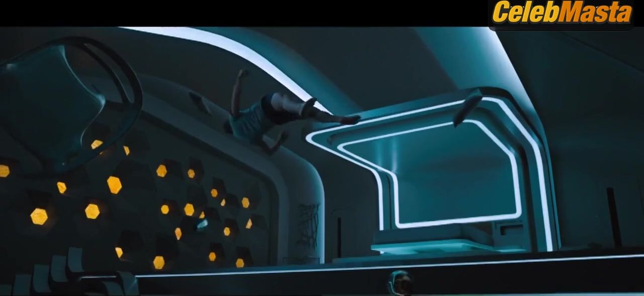 Jennifer Lawrence Hot Scene From Passengers - Photo 2 of 5 photo 4