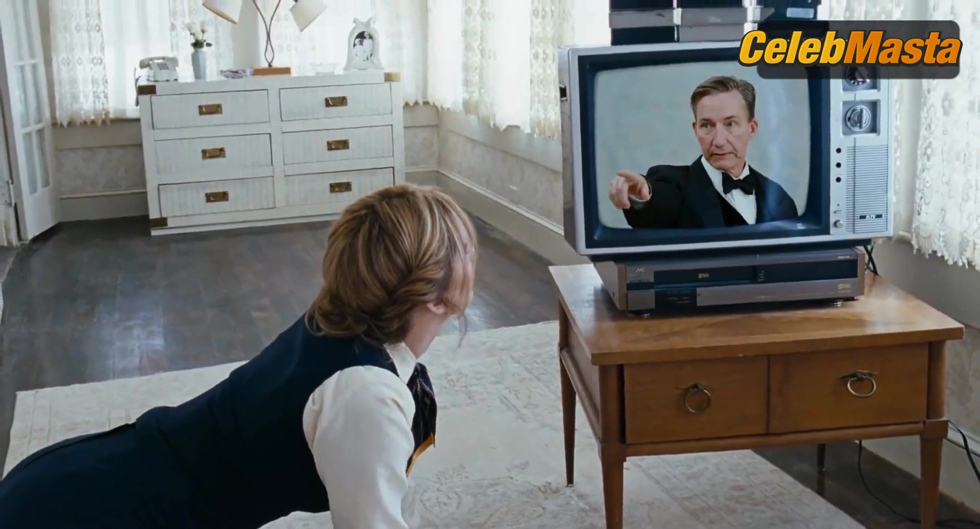 Jennifer Lawrence Hot Scene From Joy - Photo 2 of 5 photo 3