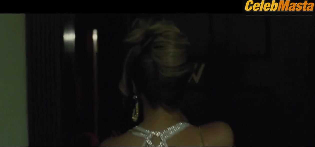 Jennifer Lawrence Sexy Scene From American Hustle - Photo 2 of 5 photo 3