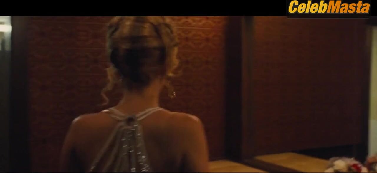 Jennifer Lawrence Sexy Scene From American Hustle - Photo 2 of 5 photo 5