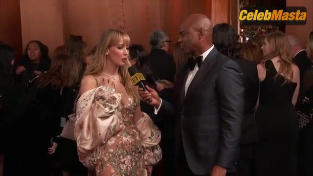 Jennifer Lawrence Sexy Scene From The Golden Globe Awards - Photo 2 of 5 photo 5