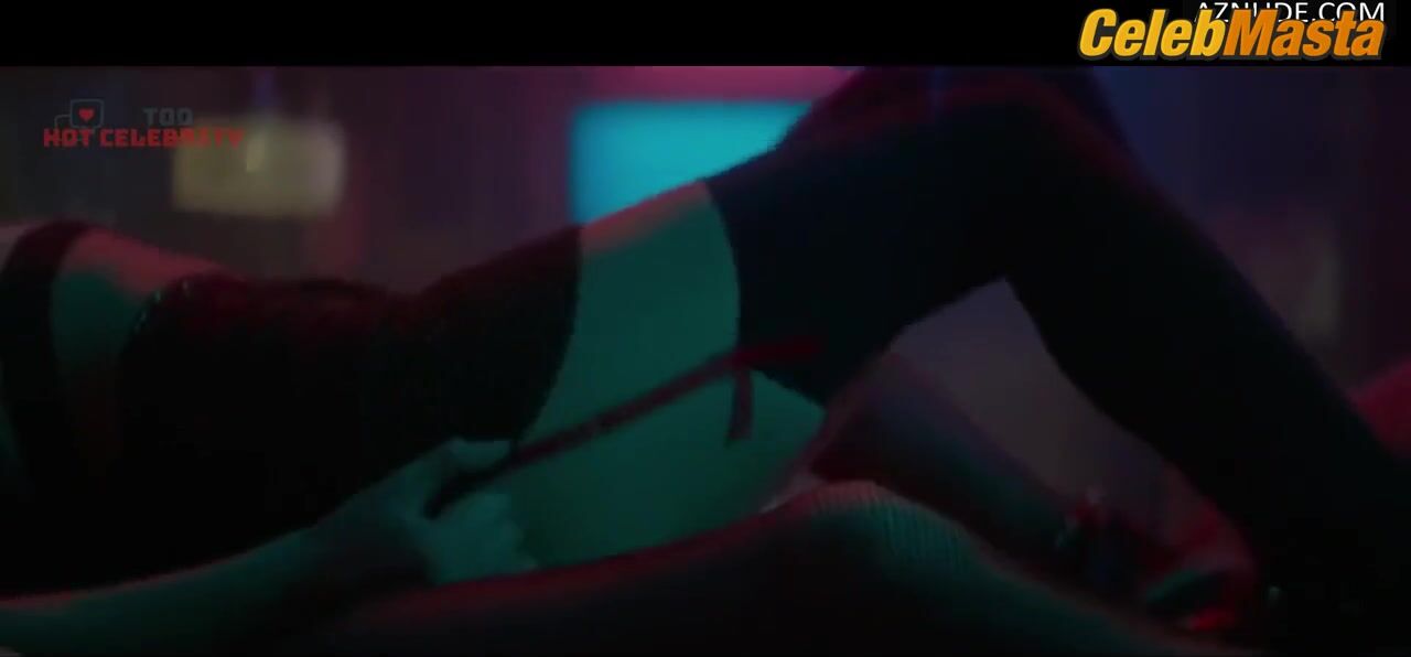 Charlize Theron And Sofia Boutella’s Lesbian Scene - Photo 2 of 5