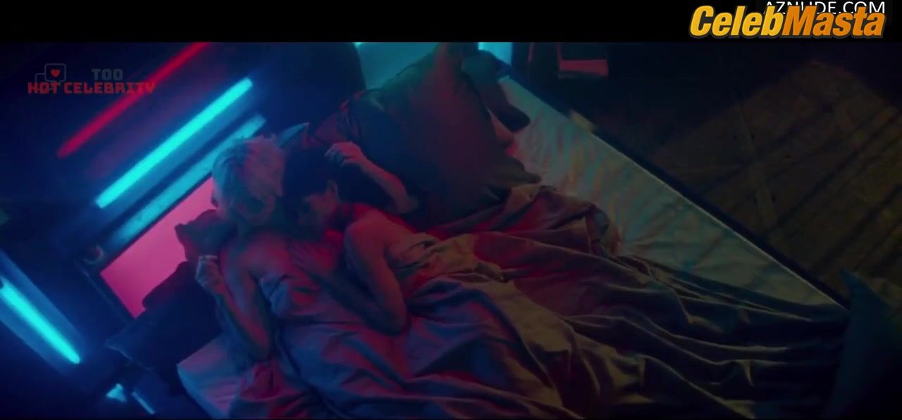 Charlize Theron And Sofia Boutella’s Lesbian Scene - Photo 2 of 5 photo 5