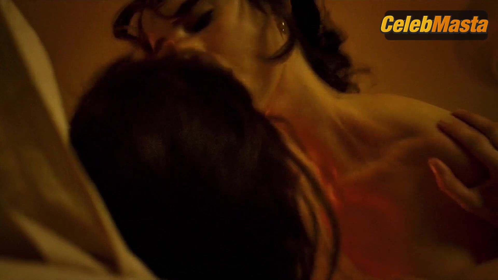 Aubrey Plaza And Margaret Qualley Lesbian, Tits Scene - Photo 1 of 5 photo 4