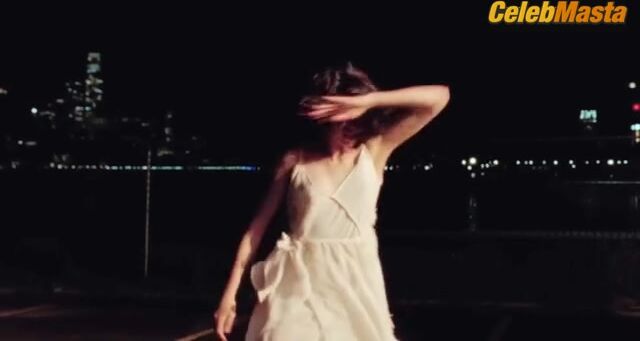 Margaret Qualley Breasts Scene In Tiny Moves - Photo 1 of 5 photo 4