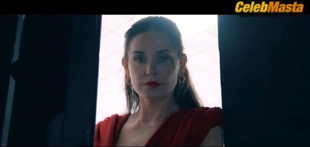 Margaret Qualley Breasts, Prosthetic Scene In The Substance - Photo 3 of 5 photo 2