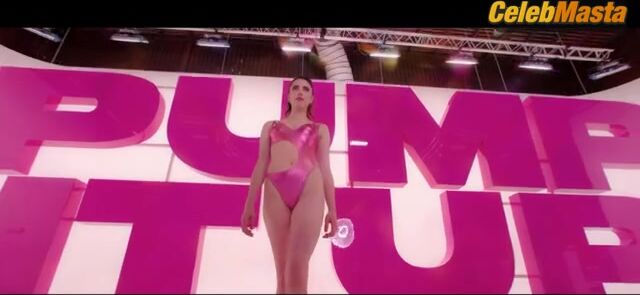 Demi Moore Margaret Qualley And Breasts Scene In The - Photo 1 of 5 photo 2