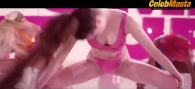 Demi Moore Margaret Qualley And Breasts Scene In The - Photo 1 of 5 photo 3