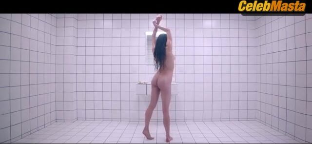Margaret Qualley Breasts, Bush Scene In The Substance - Photo 1 of 5 photo 3