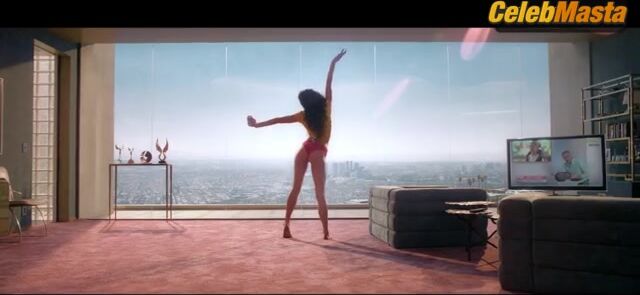 Demi Moore Margaret Qualley And Underwear, Butt Scene - Photo 5 of 5 photo 4