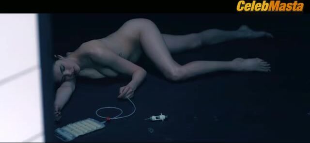 Margaret Qualley Breasts, Prosthetic Scene In The Substance - Photo 1 of 5 photo 2