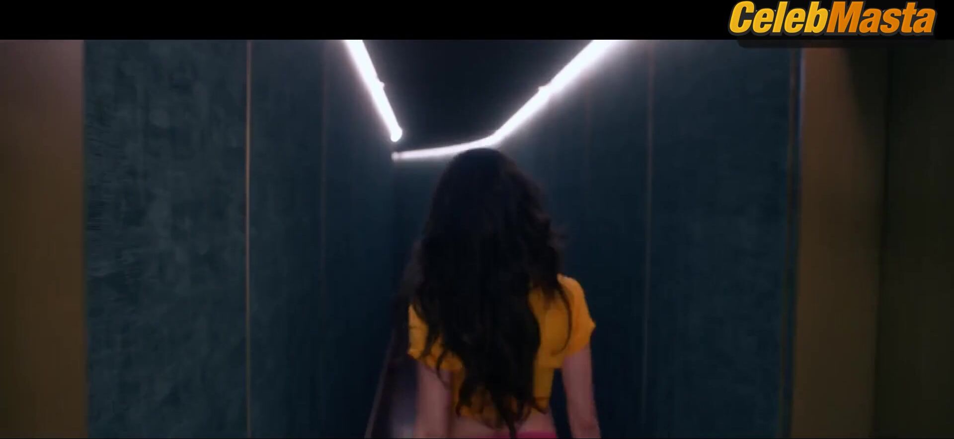 Demi Moore And Margaret Qualley Sexy Scene From The - Photo 1 of 5 photo 5