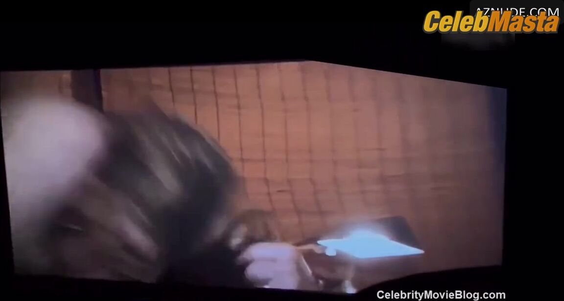 Emma Stone And Margaret Qualley Lesbian, Booty Scene - Photo 3 of 5 photo 5