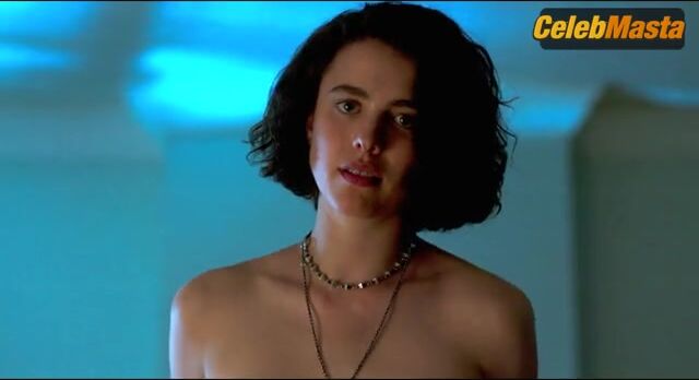 Geraldine Viswanathan And Margaret Qualley Lesbian, Tits Scene - Photo 2 of 5