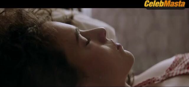 Margaret Qualley Tits, Ass Scene From Stars At Noon - Photo 2 of 5
