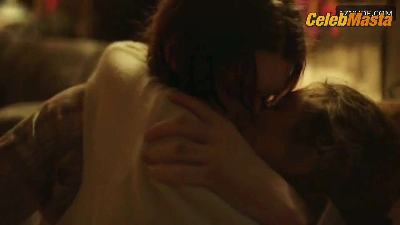 Margaret Qualley ’s Sexy Scene From Maid - Photo 1 of 5 photo 3